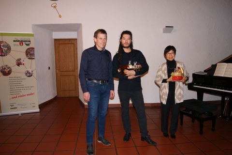 Bürgermeister Fritsch mit Yukiko Naito-Fendrich und David Fendrich