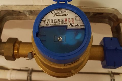 Wasserzähler - bitte nur die schwarzen Ziffern ablesen