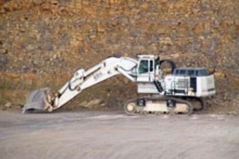 Bagger im Steinbruch