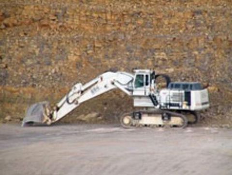 Bagger im Steinbruch